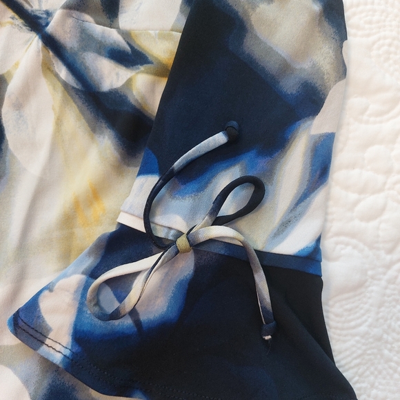 🔹️Blue floral blouse with fluted sleeves🔹️Laura SP - Picture 2 of 5